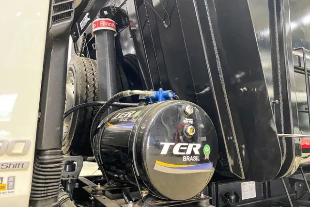 Caminhão Volvo VMX 290 6x4  com caçamba convencional 16m3 - Foto 7