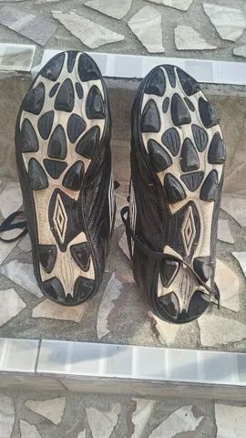 chuteira Umbro  R$110,00