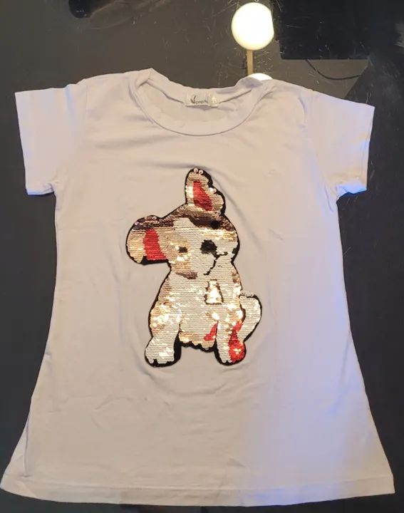Camiseta branca paetê vai e vem papillon