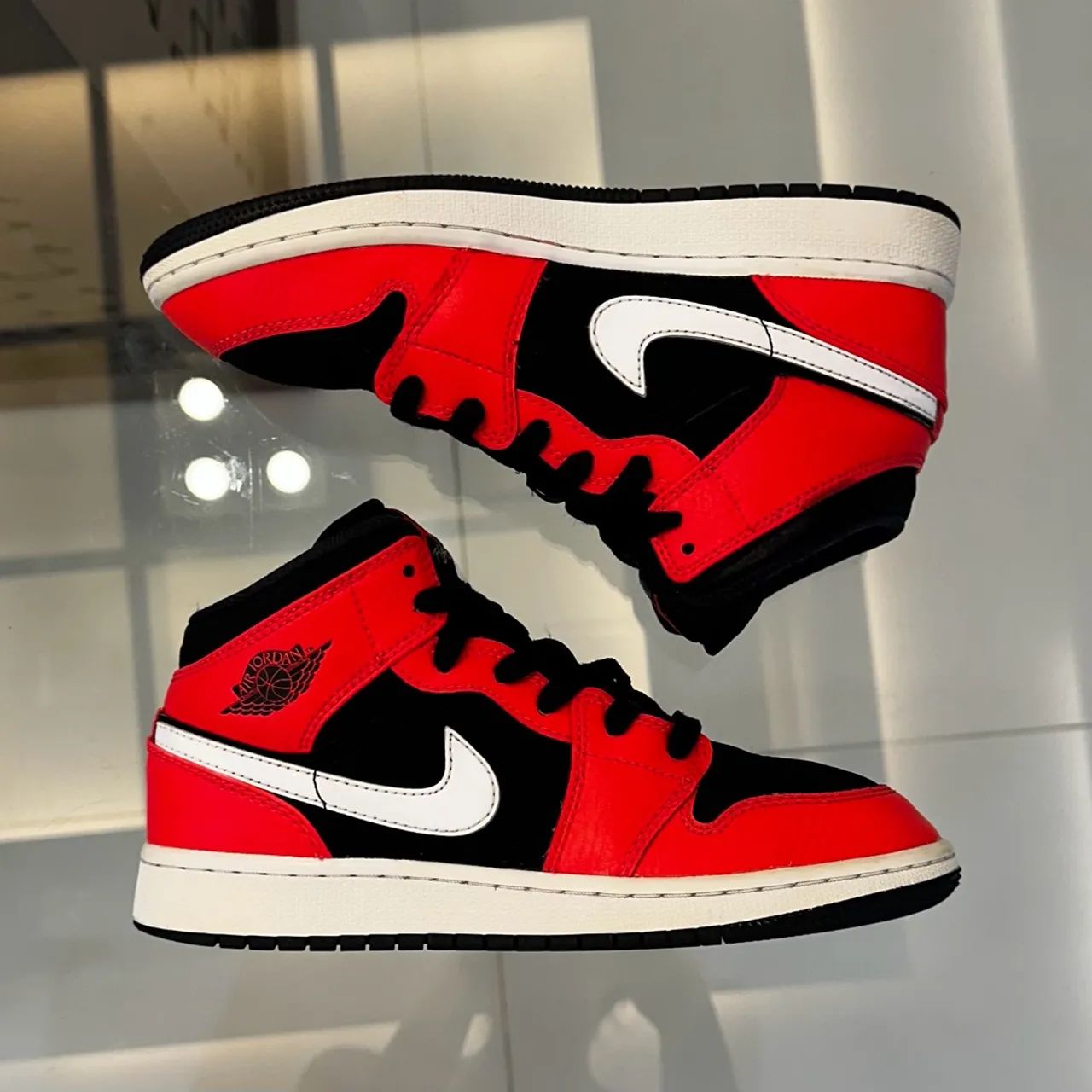 Tênis Nike Air Jordan 1 Mid Original