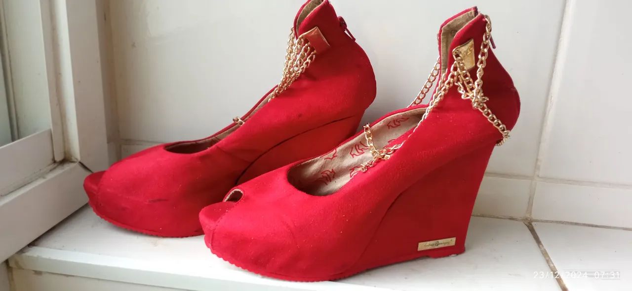 Sandália plataforma vermelha com corrente Antônia dominguez  - Foto 5