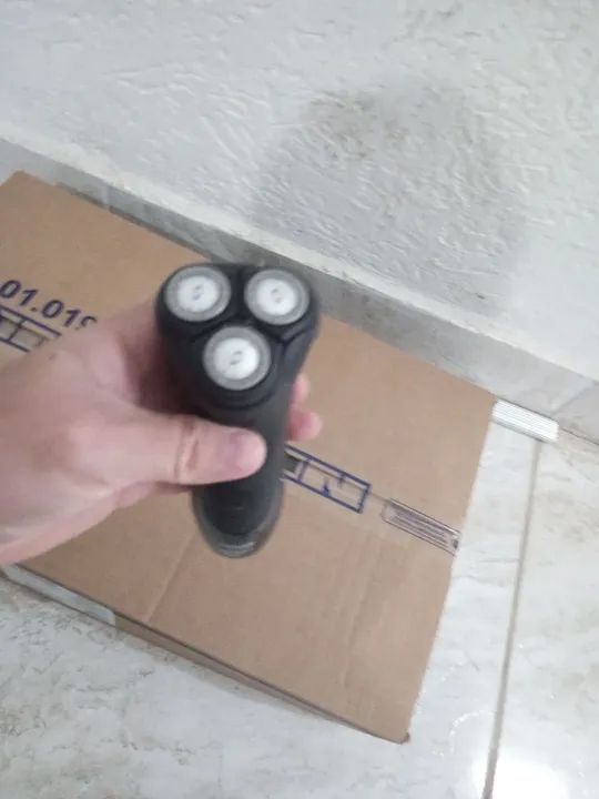 Barbeador elétrico Philips  - Foto 2