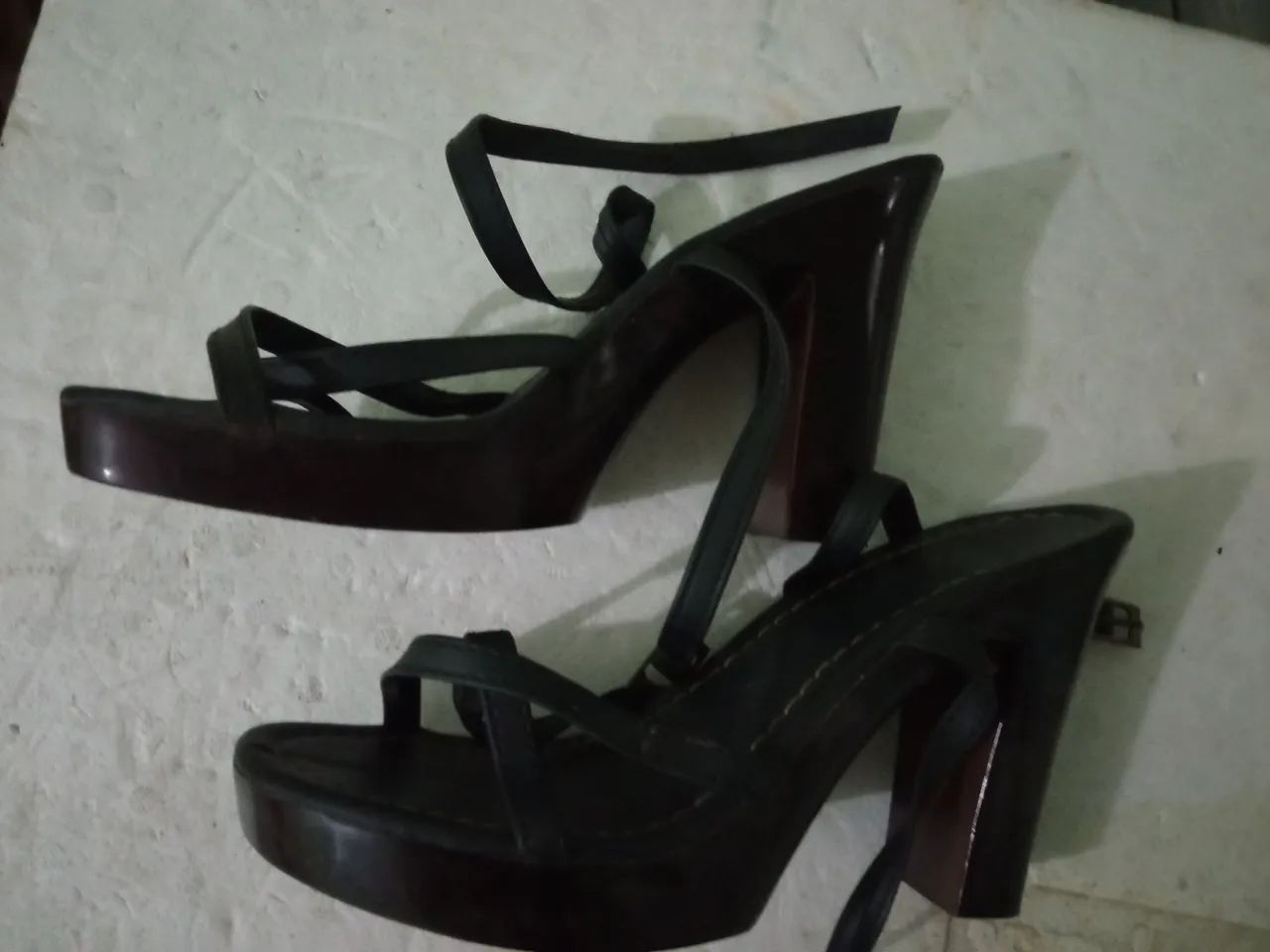 Sandálias e sapatos 37/38 - Foto 2