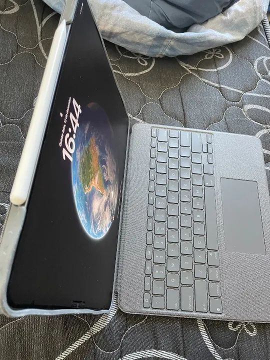 iPad Pro M1, 12.9, 256 Gb, c/ ApplePen2.0, capa teclado logitech, hardcase e d+ acessórios - Foto 4