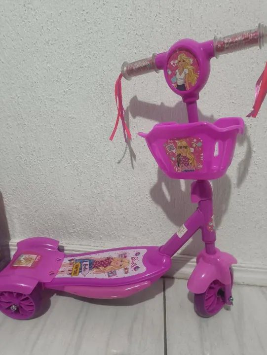 R$99.99 patinete infantil barbie rosa novo 0km triciculo brinquedo com led e cestinha - Foto 4