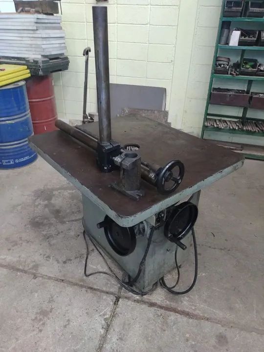 Prensa hidráulica, 1 Tupia, 1 serra circular,1 desempenadeira. - Foto 5