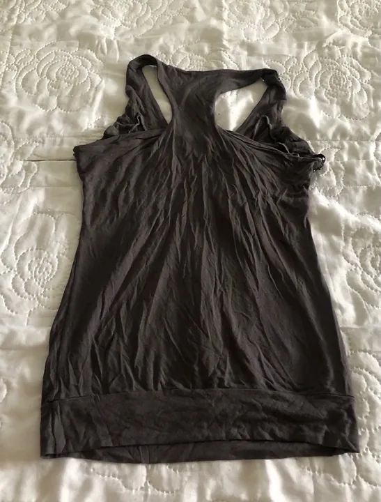 Blusinha cinza 7 reais - Foto 3