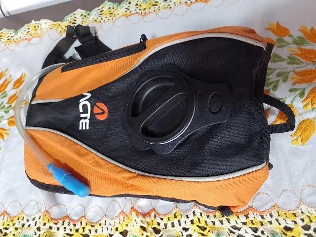 Mochila de ciclismos com suporte de agua