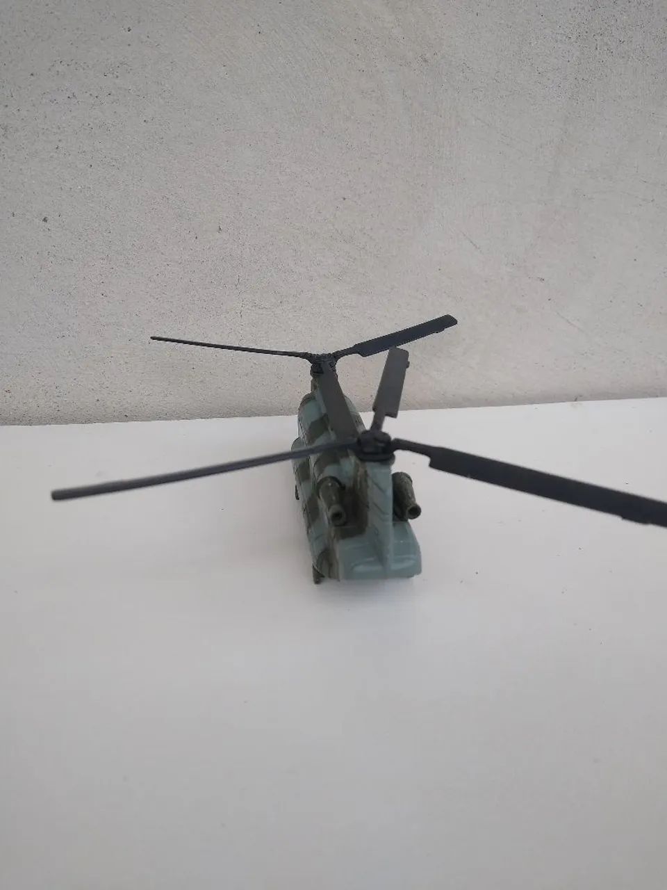 Helicóptero Chinook Maisto Tailwinds  - Foto 3