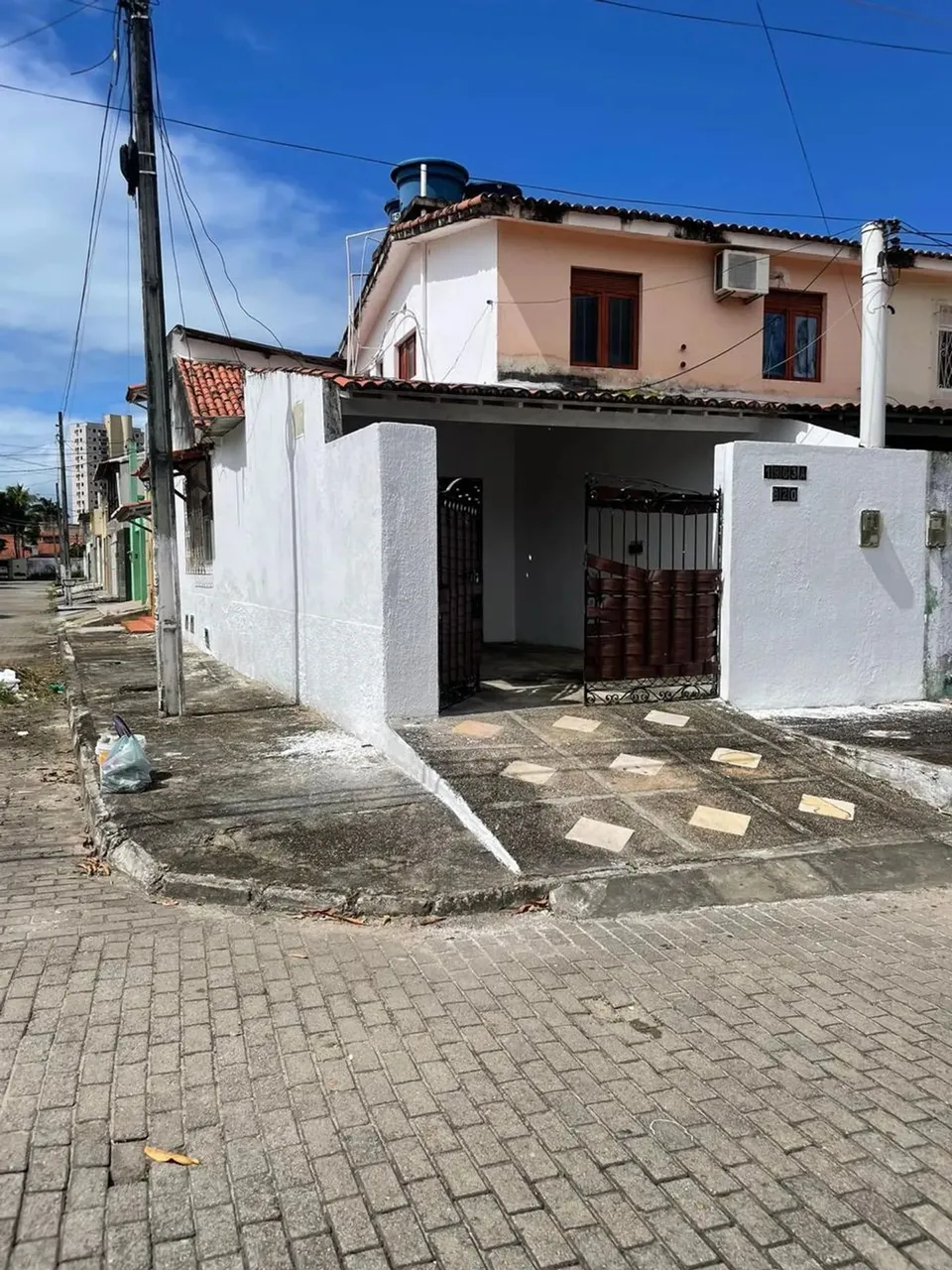 Casa Duplex em capim macio na rua da pizzaria reis magos e supermercado favorito