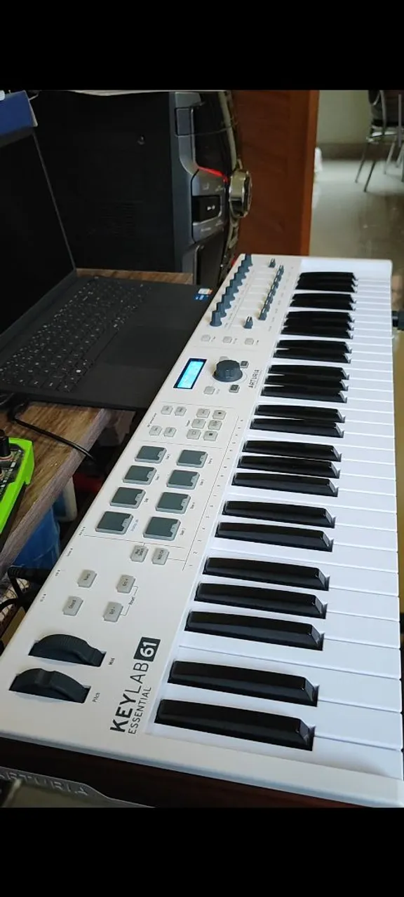 Controlador MIDI Arturia Keylab 61 Essential