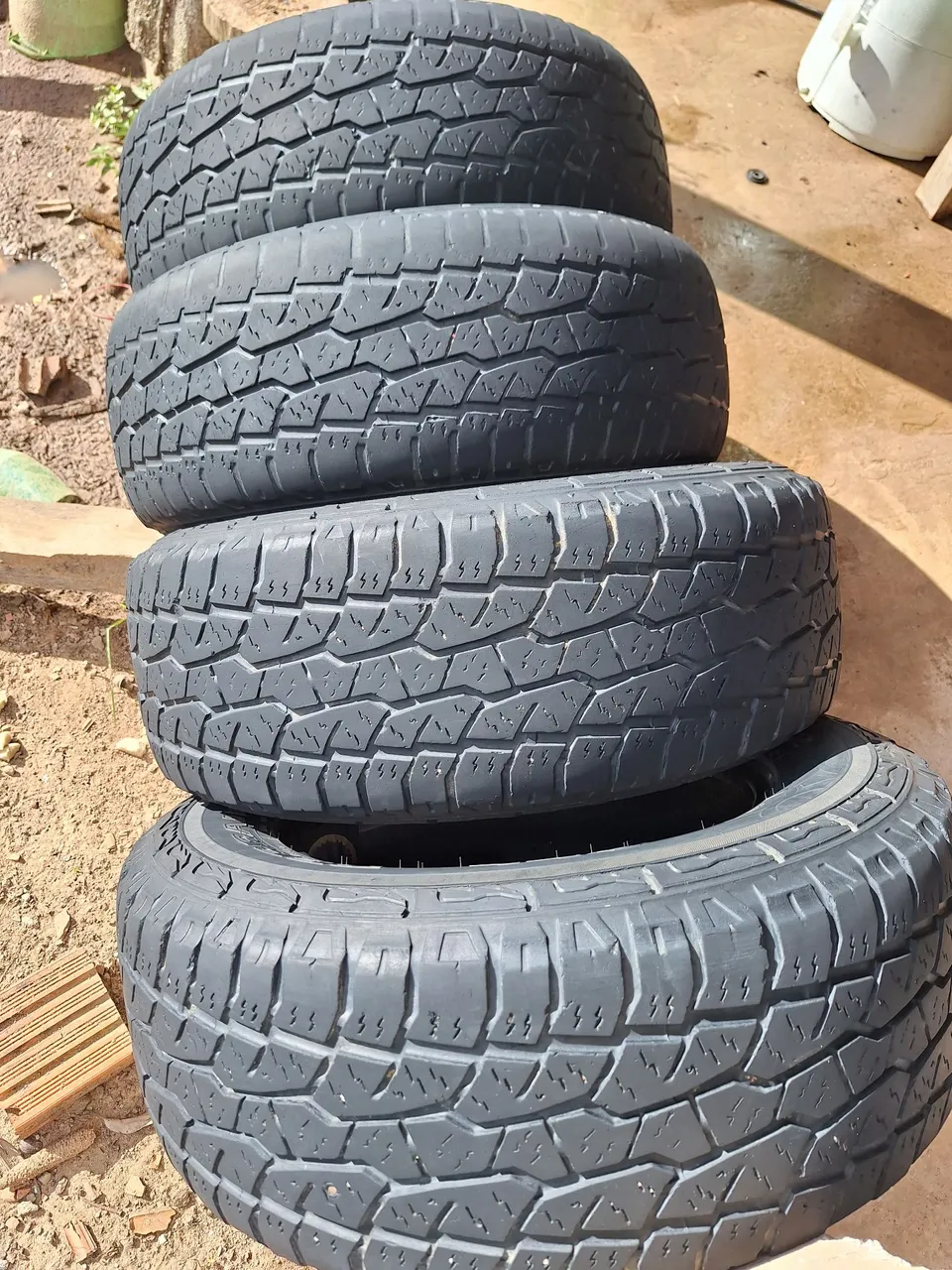 Pneus usados 265/65 R17