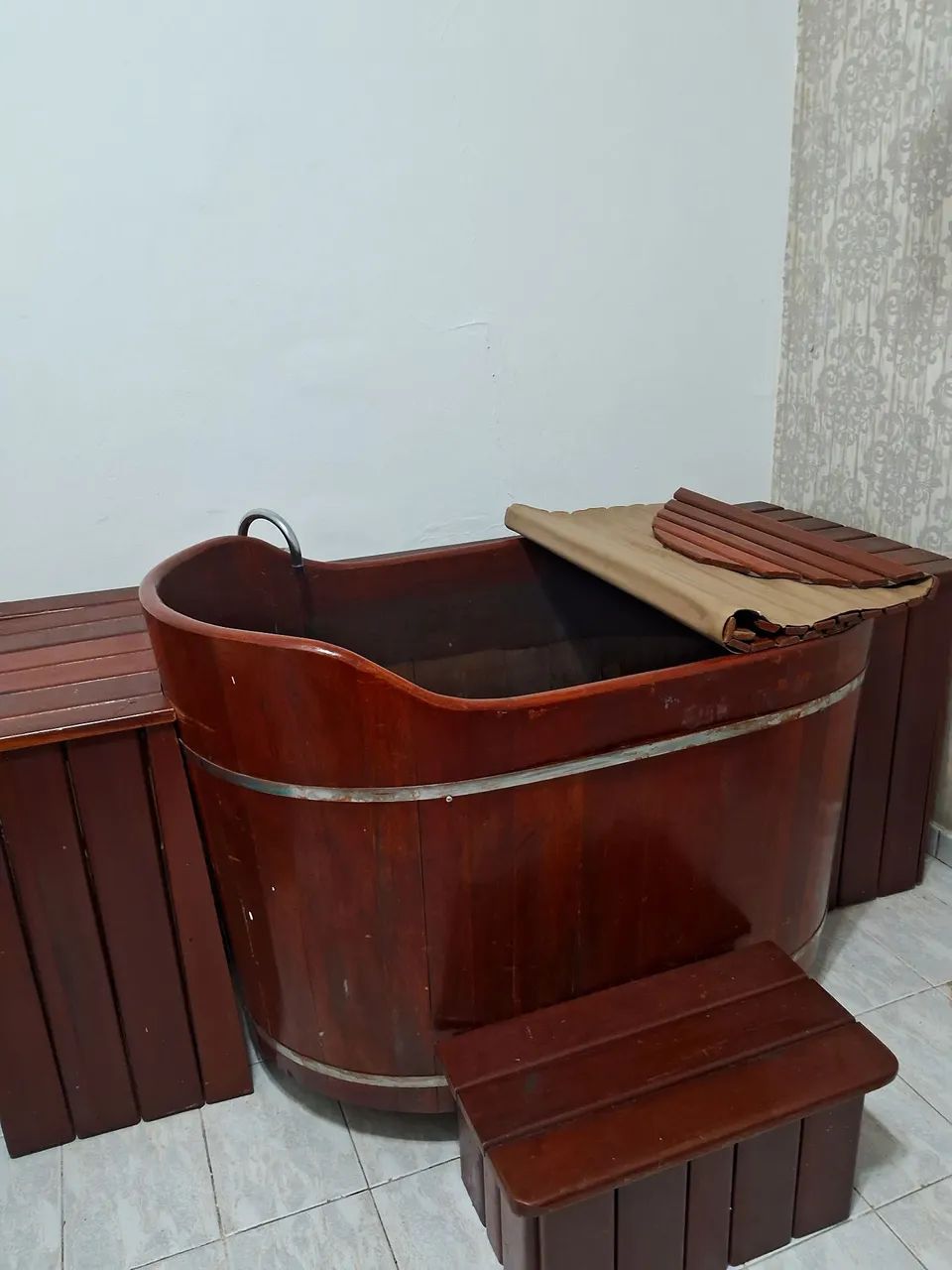 Ofurô de madeira usado em excelente estado - ótimo para spa ou área externa