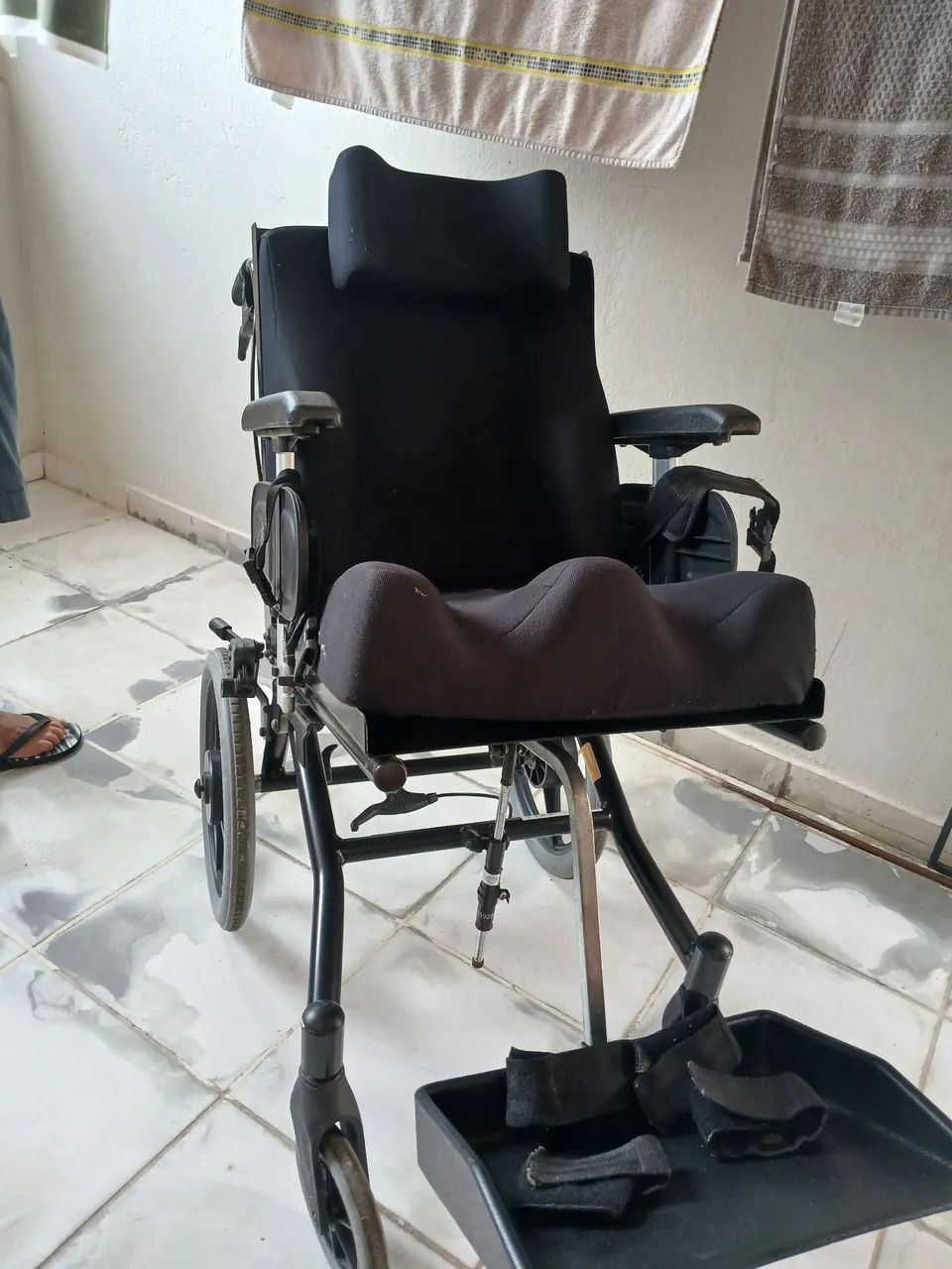 Cadeira de rodas dobrável