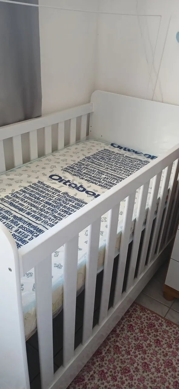 Berço branco infantil