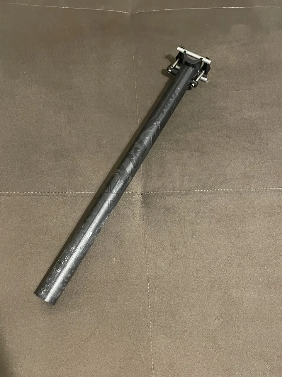 Canote Token Mtx Marble Gray Carbono Mtb Speed 27.2 X 400mm