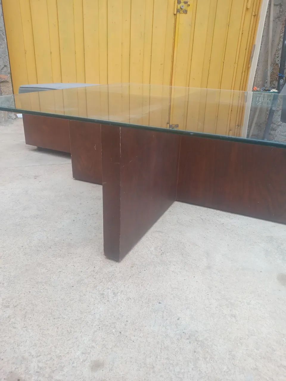 Mesa de centro com tampo de vidro e design moderno - Foto 4