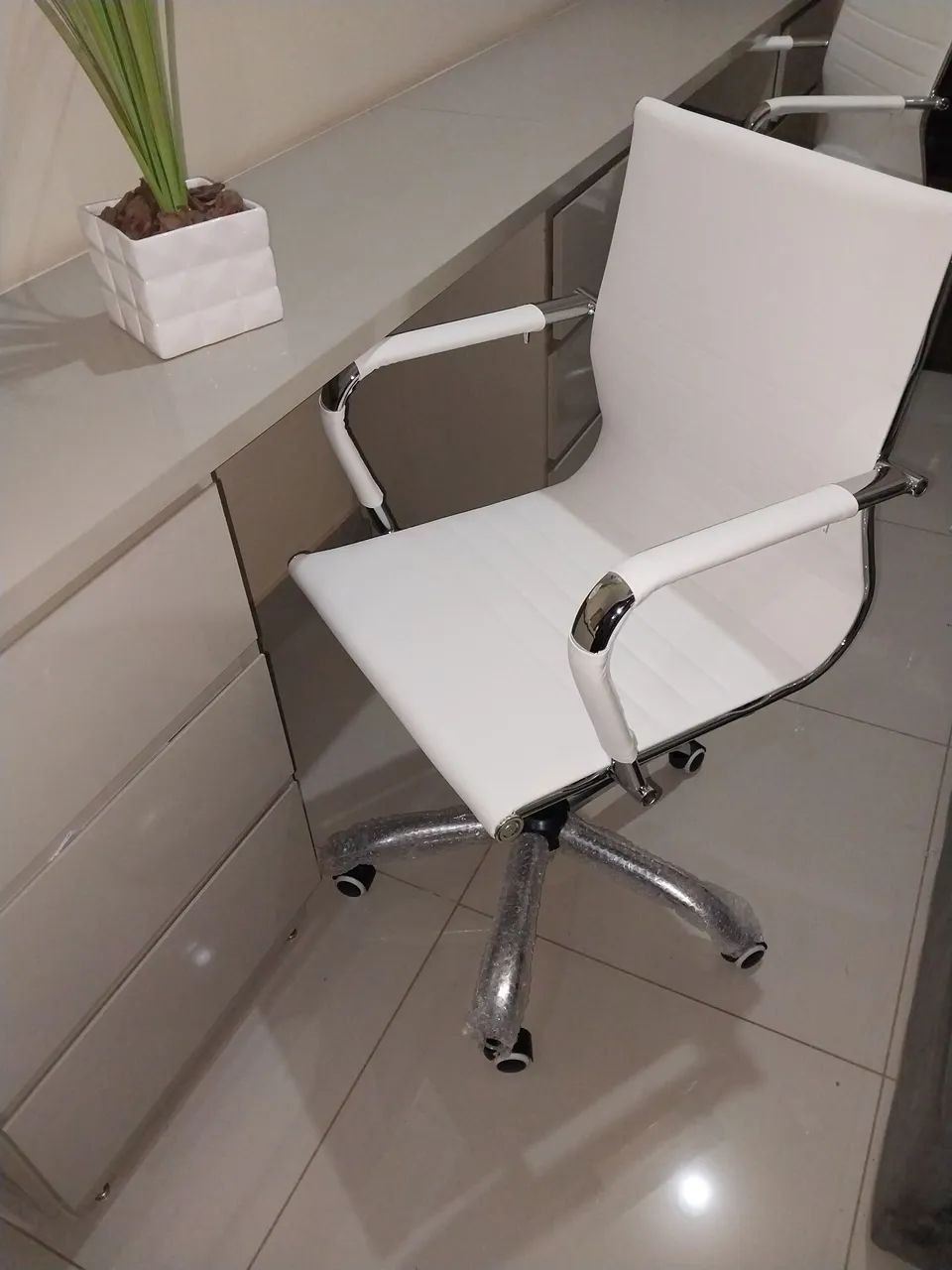 CADEIRA  DE ESCRITÓRIO  NOVA ( ÚLTIMAS  UNIDADES) - Foto 4