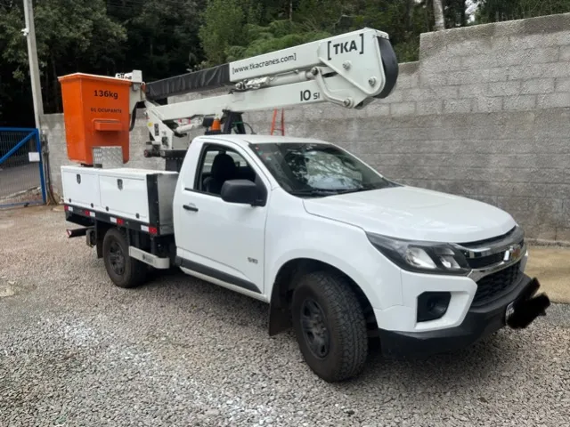 CAMIONETE S10 DIESEL 4X4 COM CESTO AÉREO NOVO!