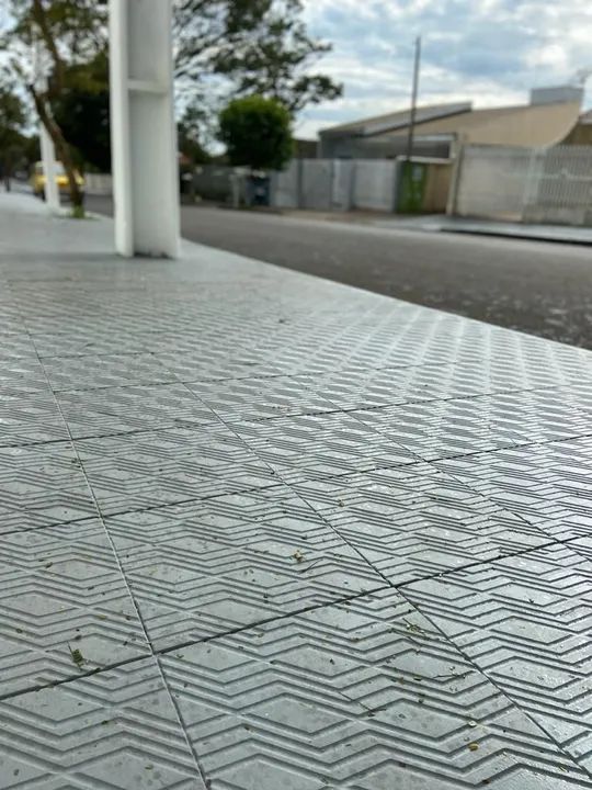 REVESTIMENTO FRIZZA ANTIDERRAPANTE EM CONCRETO MACIÇO POLIDO M²  - Foto 2
