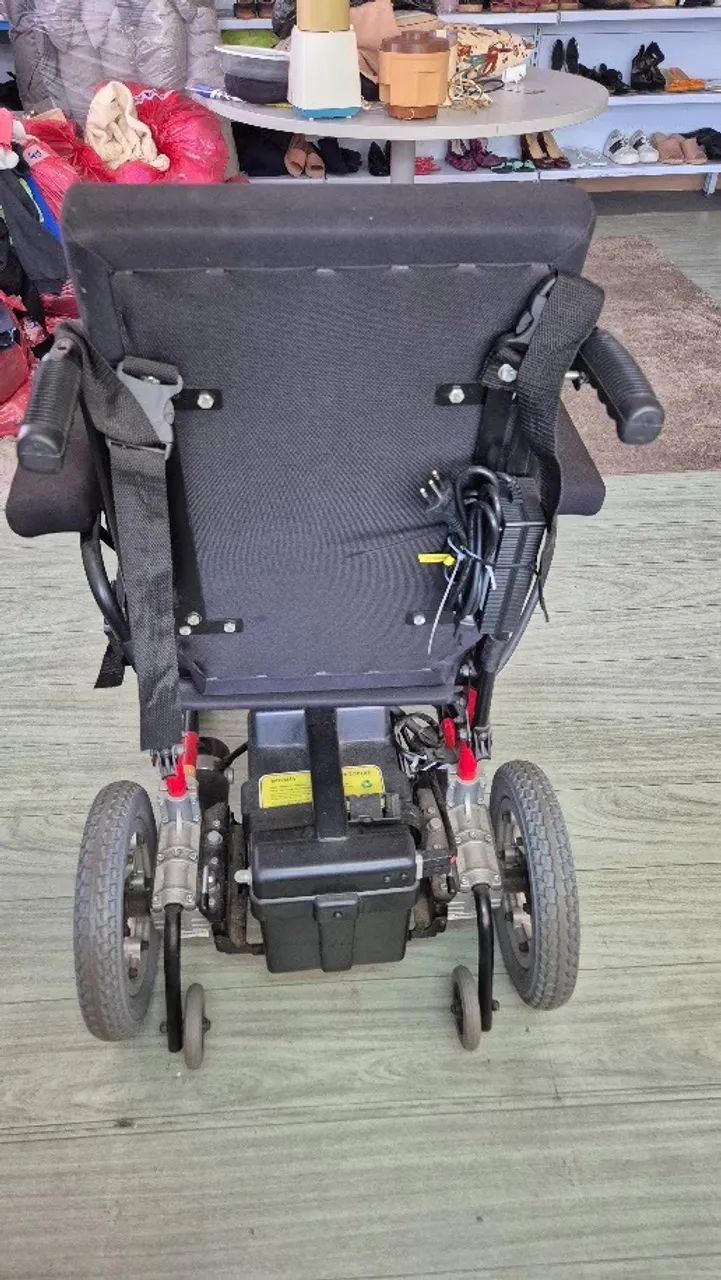 Cadeira de Rodas Motorizada Ortobras E5 com cinto de contenção - Médico hospitalares - Foto 3