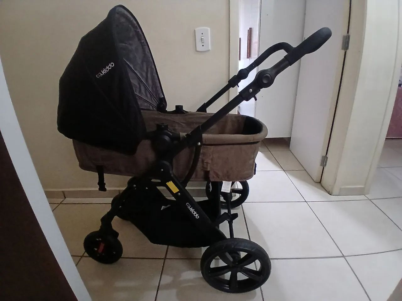 Carrinho de bebê Kiddo - pouco usado 