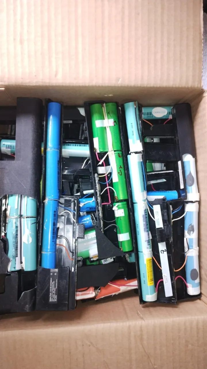 40 baterias de notebook para reciclagem - todas de 4 células de litio 18650