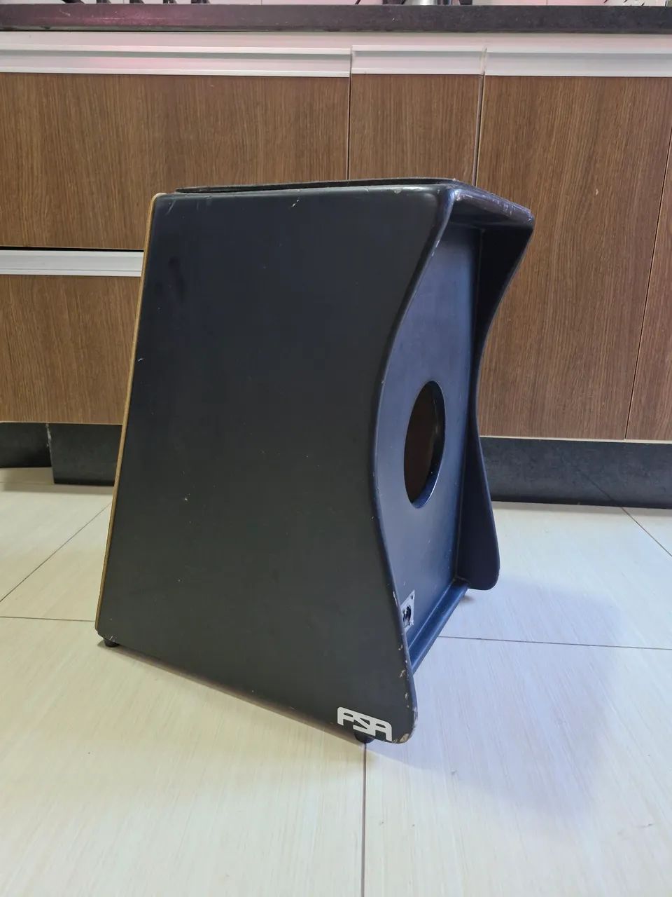 Cajon com 2 suportes para instrumentos - Foto 5