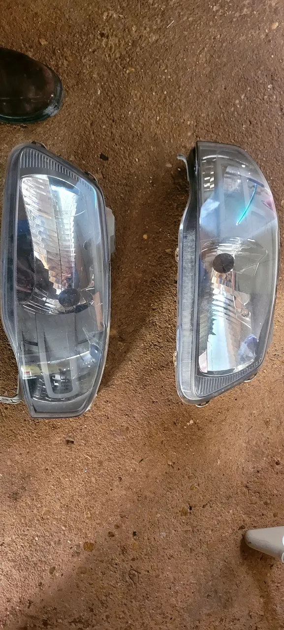 Vendo par de farol gol parati saveiro g4