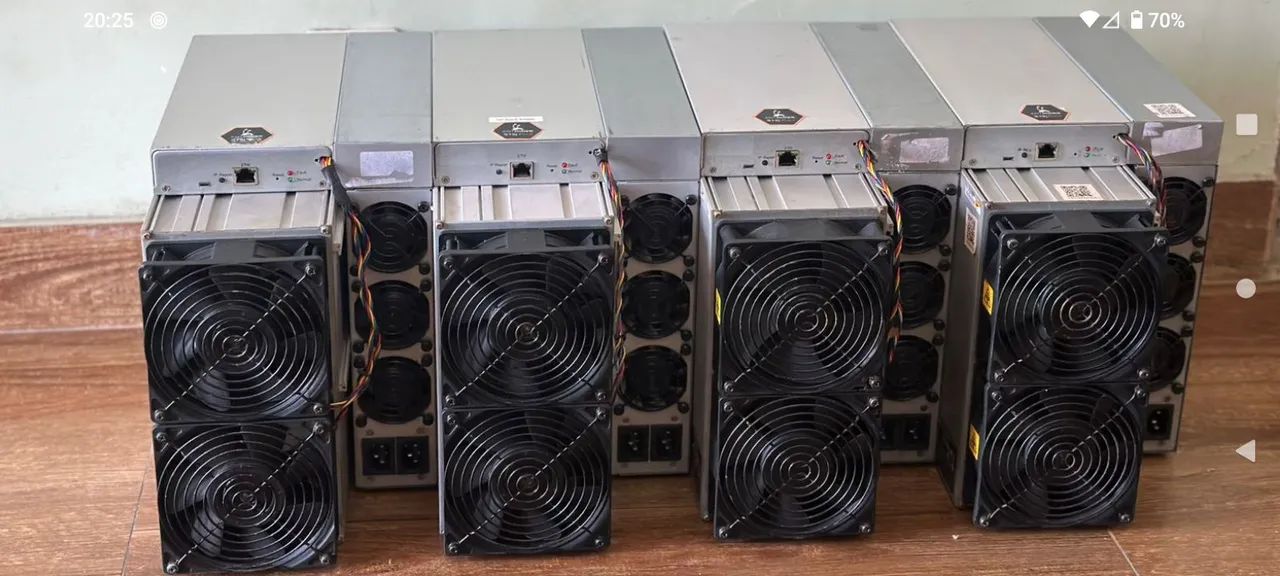 Mineradora de Bitcoin ASIC S19 104 THS . 