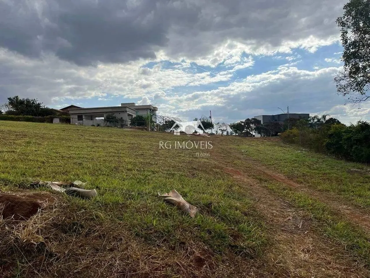 Lote em condomínio Serra dos Bandeirantes