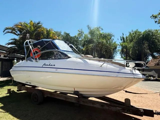 Lancha Focker 215 - Ano 2007 - Evinrude E-TEC 150Hp