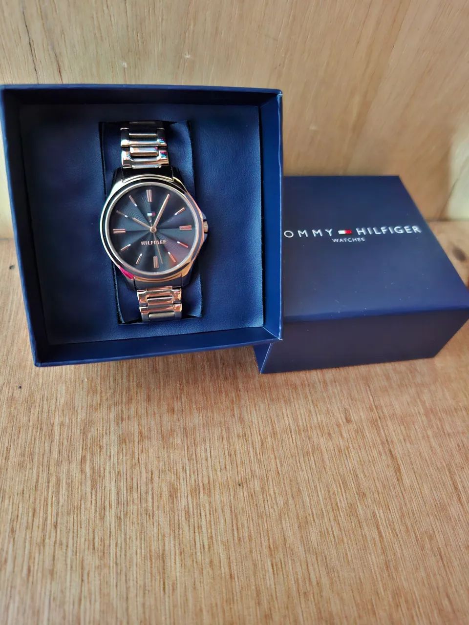 Relógio Tommy Hilfiger Dourado Original - Foto 2