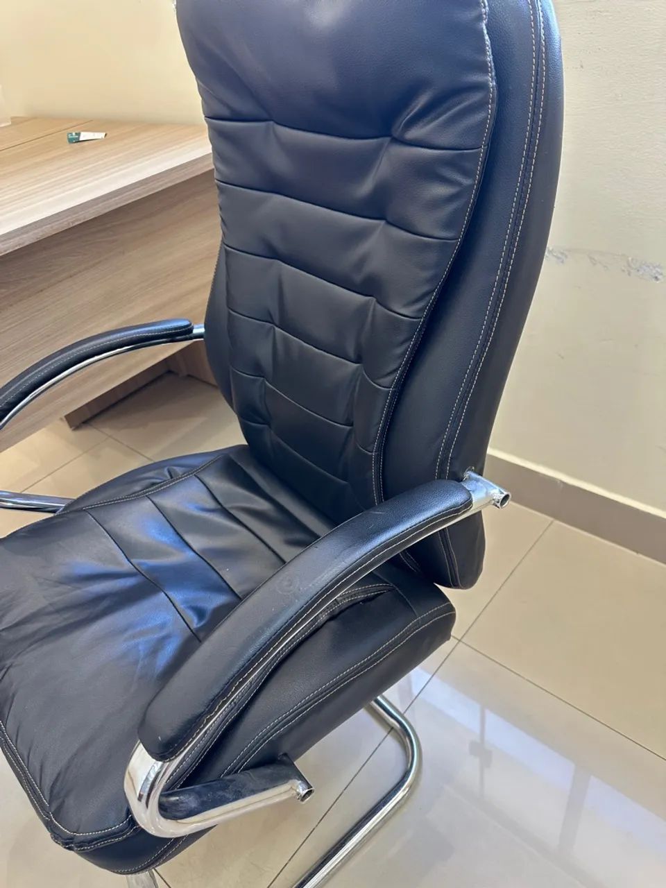 Cadeira Executiva Fixa Luxo  - Foto 2