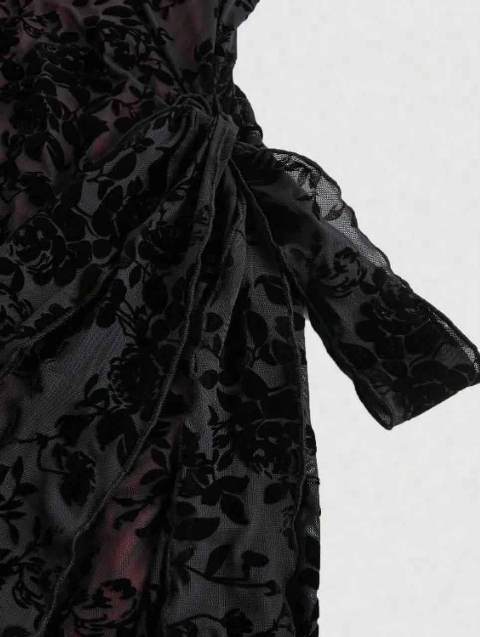 Vestido preto e vermelho plus size com veludo 4 XL - Foto 4