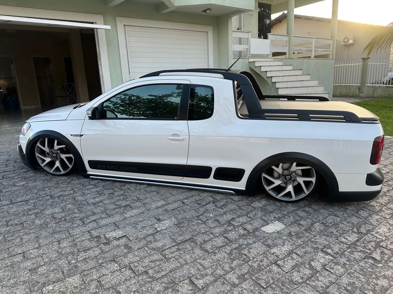 Volkswagen Saveiro Cross 1.6 Legalizada suspensão a ar - Foto 3