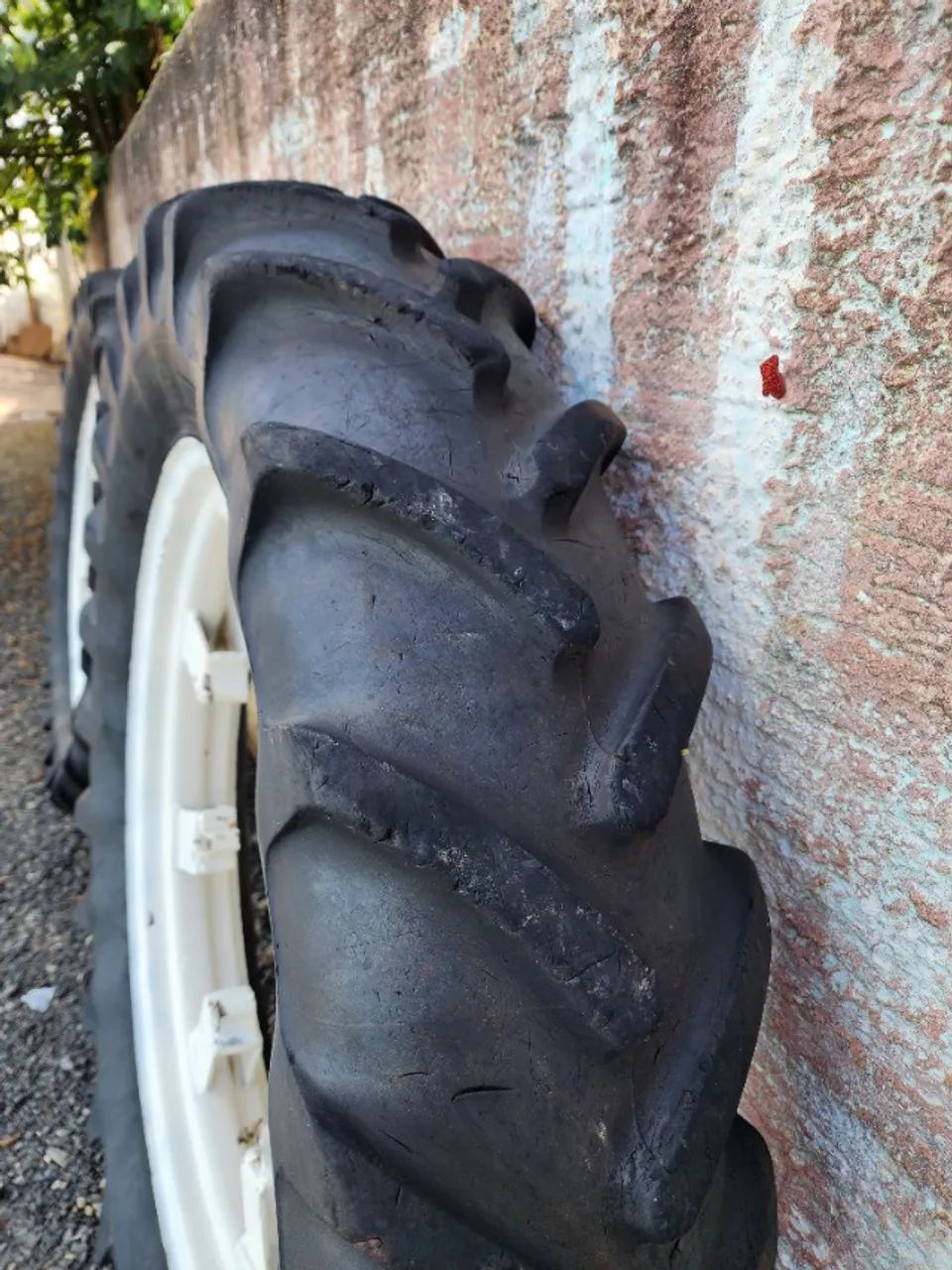 Par Pneus Agrícolas Radiais Michelin Finos p/ Pulverização 12.4-36 Completos Usados - Foto 5