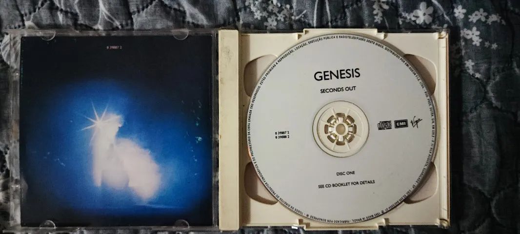 CD Genesis - Seconds Out (Definitive Edition Remaster) - Foto 3