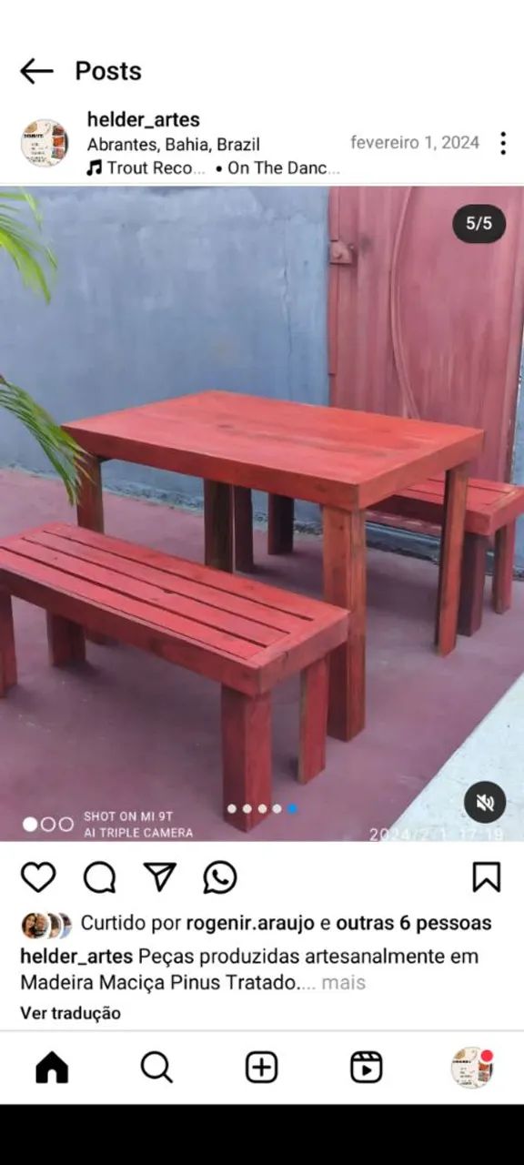 Mesa com bancos