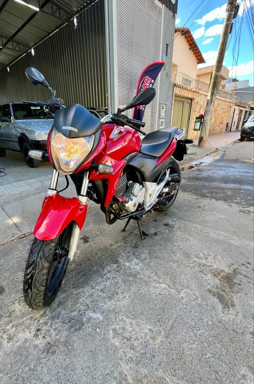 Honda CB 300R Flex 2015 Conservada Pneus novos!! - Foto 3