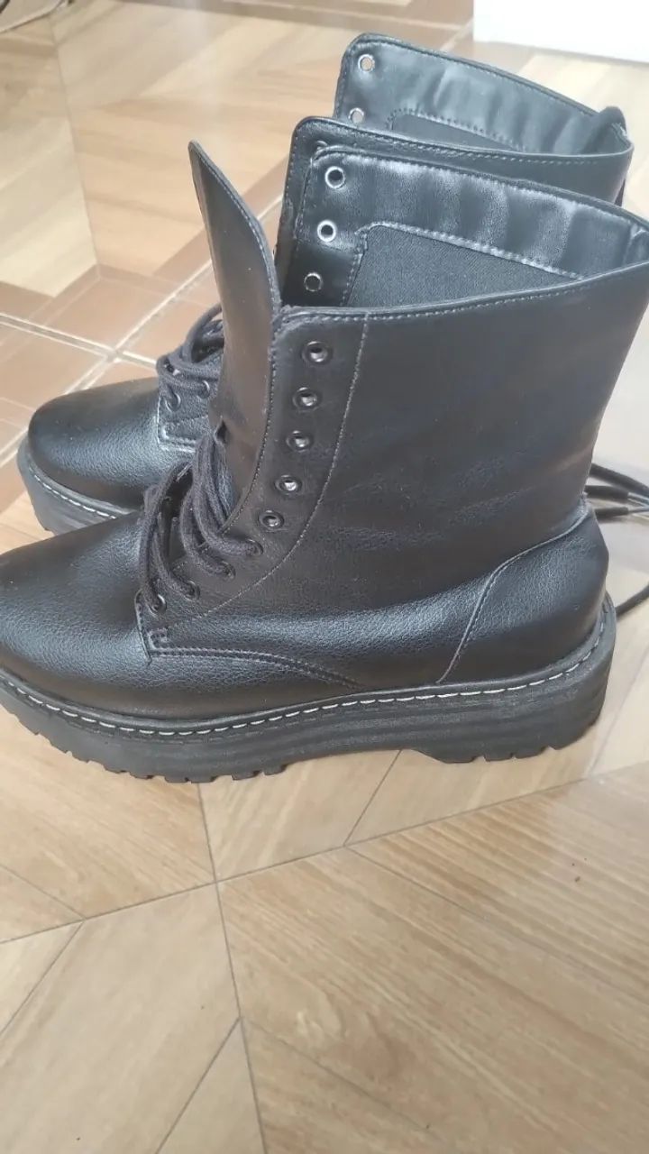 Bota seminova conservada