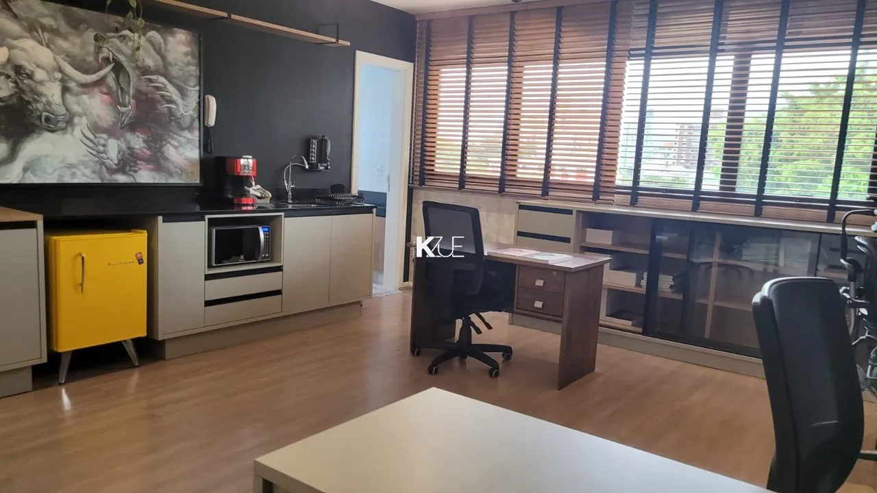 Sala Comercial decorada com 39m² em Coqueiros!!