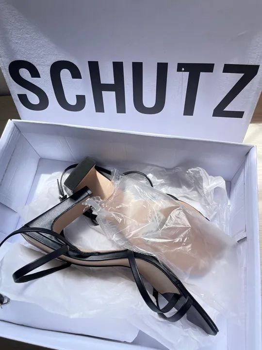 Sandália Schutz Preta - Foto 2