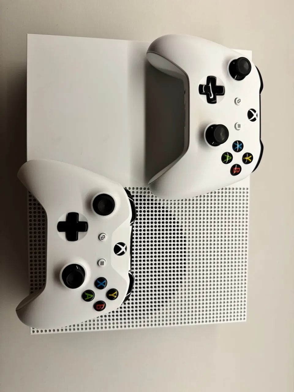 Xbox One S 1tb- Console + 2 Controles - Foto 2
