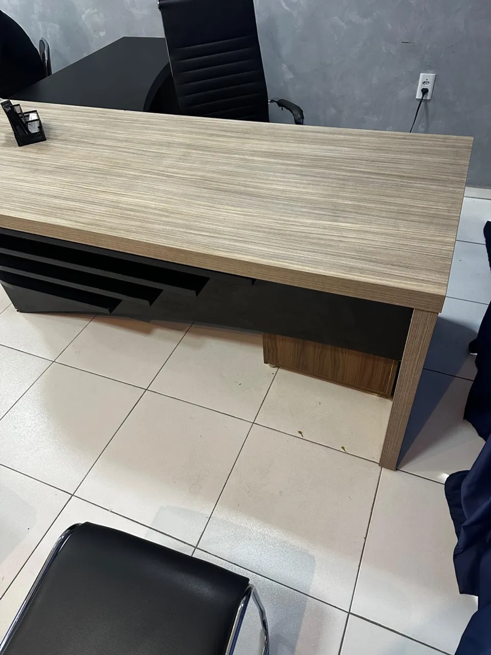 Mesa de escritório moderna e elegante