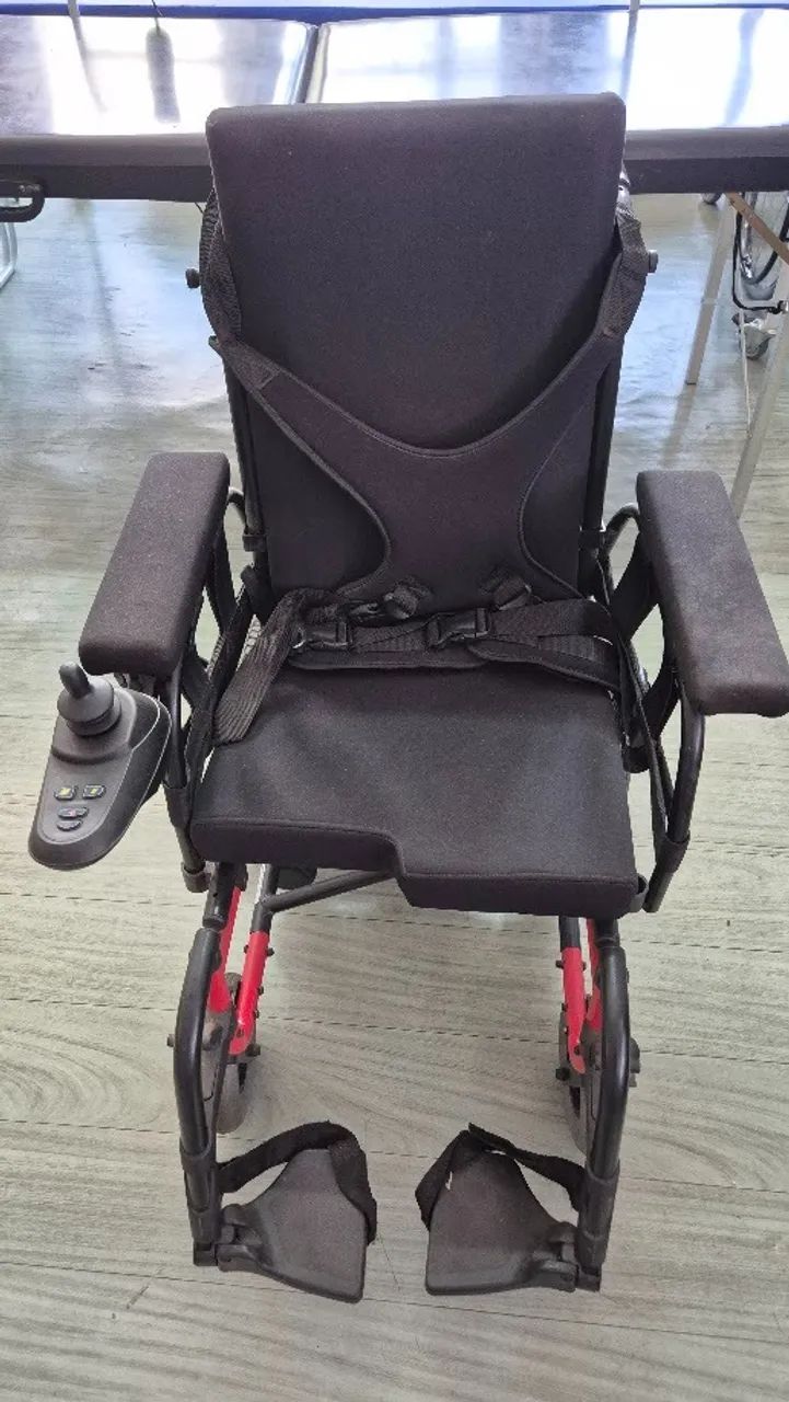 Cadeira de Rodas Motorizada Ortobras E5 com cinto de contenção - Médico hospitalares - Foto 2
