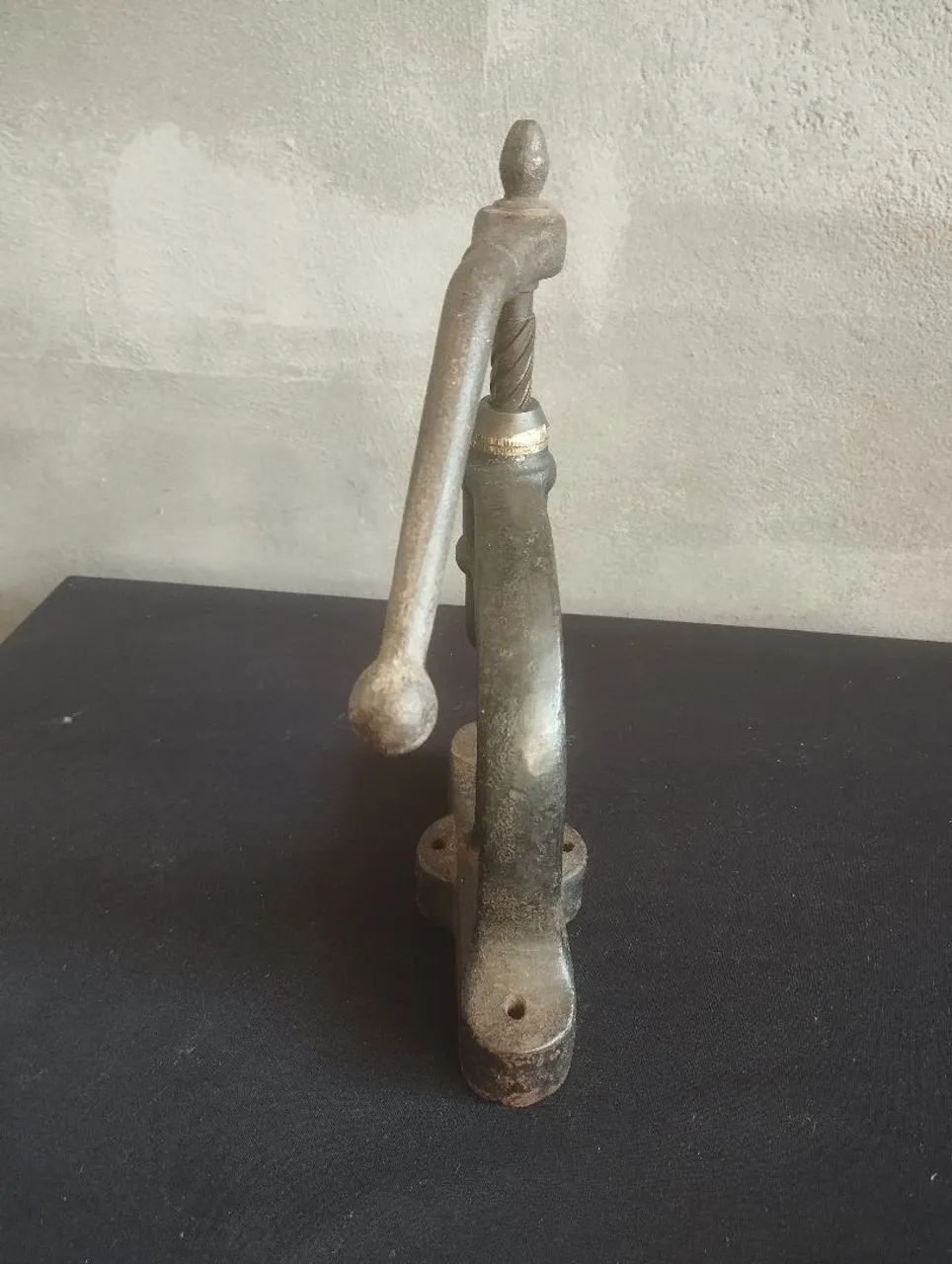 Prensa manual botões ilhoes, relógio, n° 08, Dranzi antiga e sem acessórios. - Foto 5