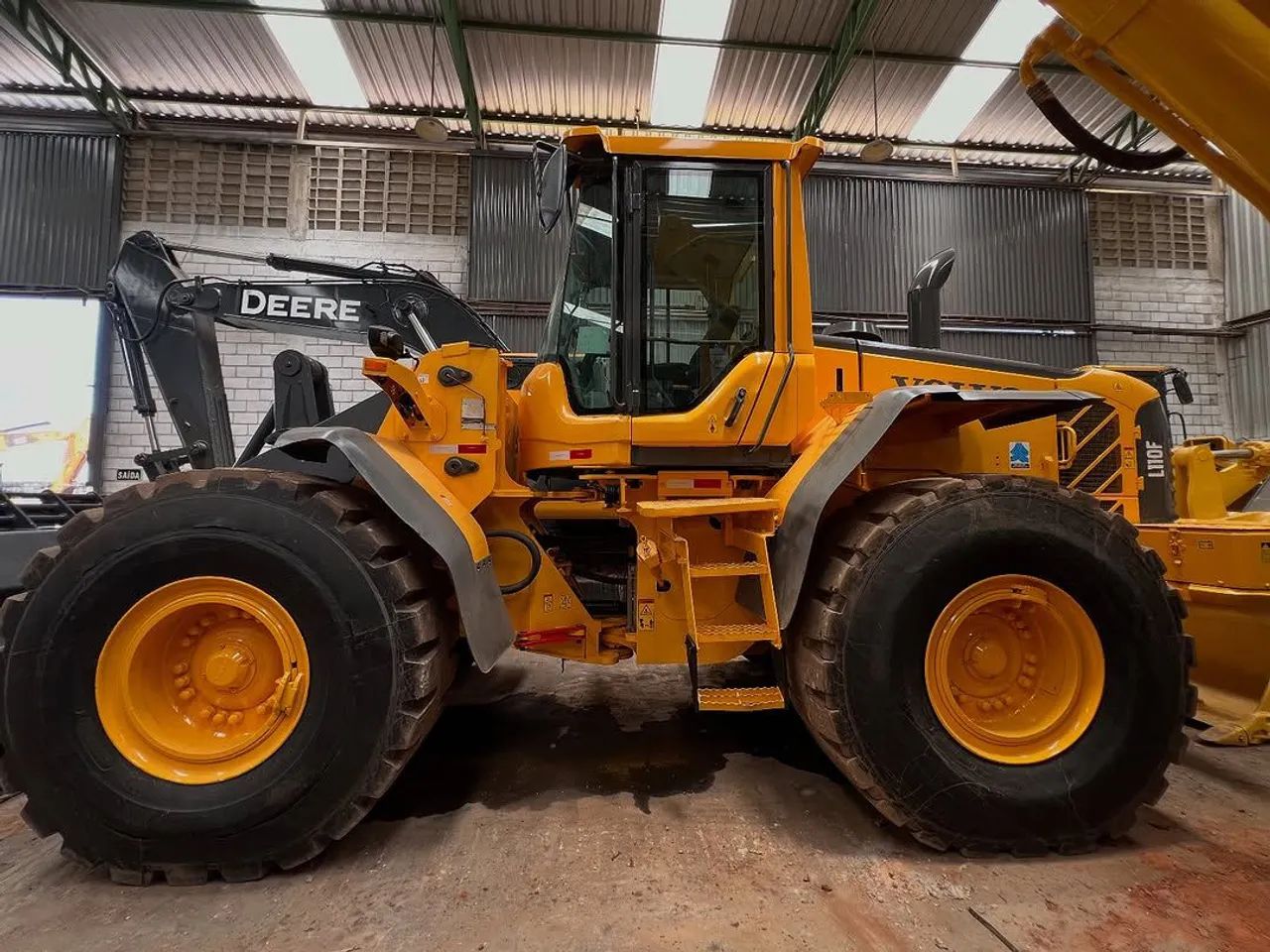 Pá carregadeira Deere - Foto 2