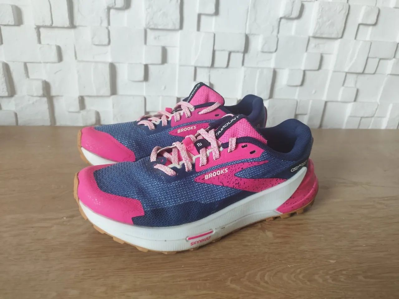 Tênis Brooks Calmont Trail Feminino tamanho 34