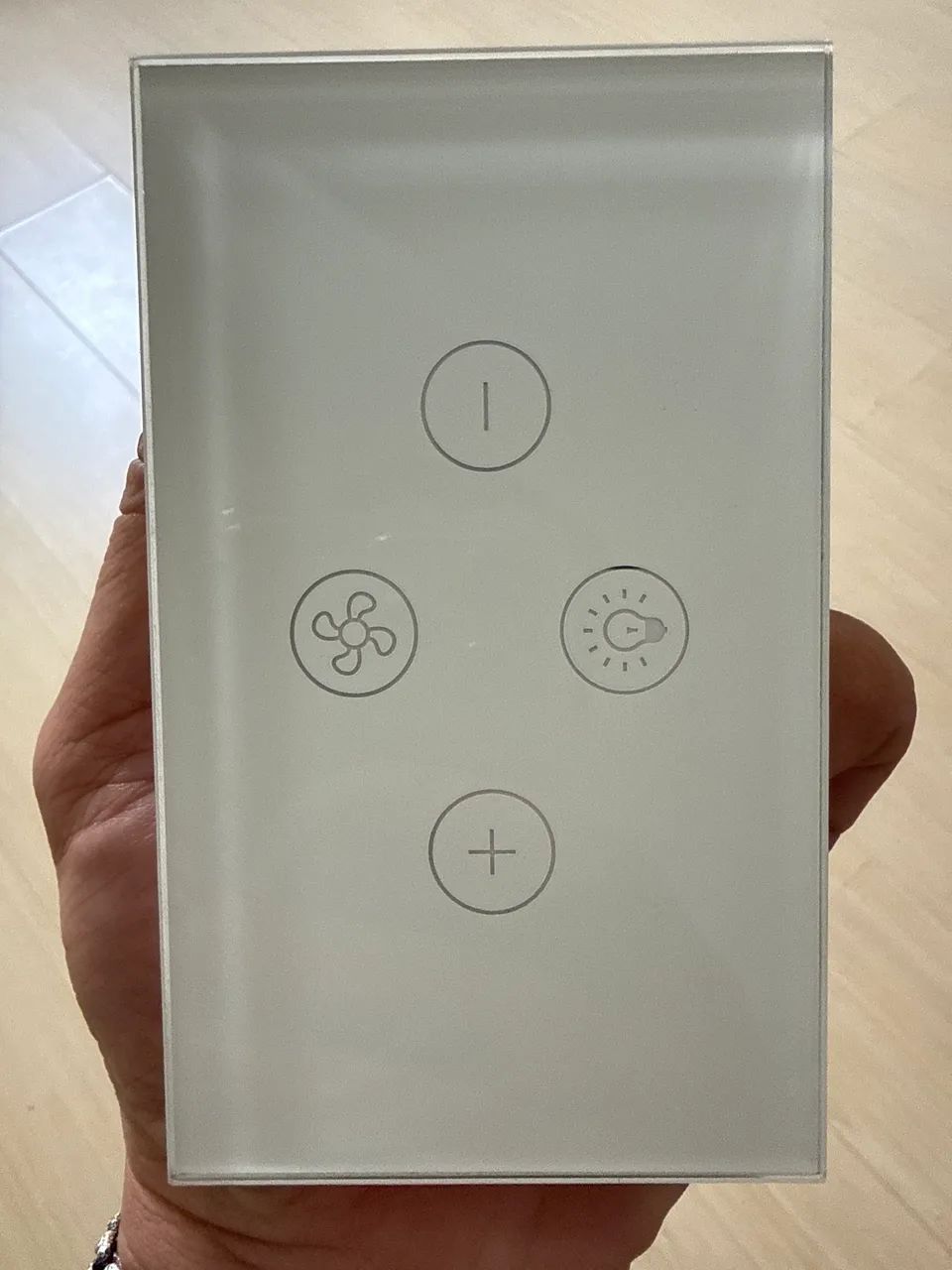 Interruptor de Luz e Ventilador Wi-Fi 